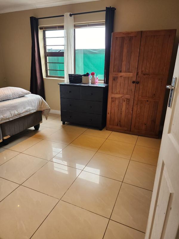 To Let 4 Bedroom Property for Rent in Parsonsvlei Eastern Cape